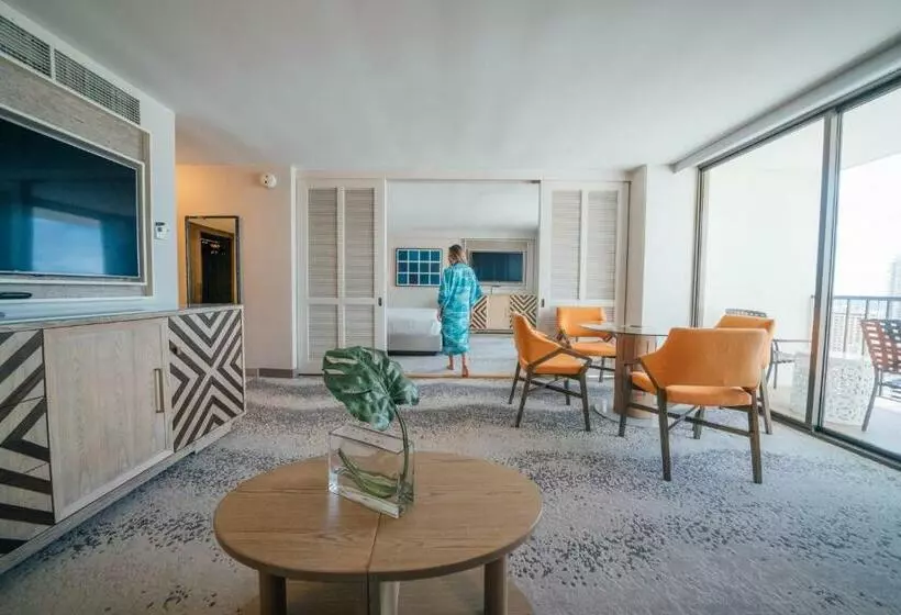 سوئیت با تخت بزرگ, Outrigger Waikiki Beachcomber