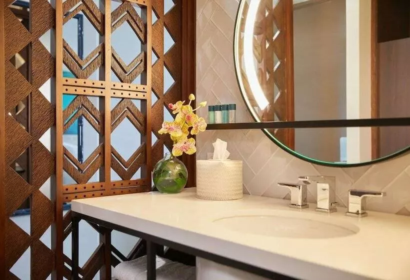 سوییت با چشم‌انداز دریا, Outrigger Waikiki Beachcomber