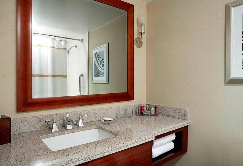 غرفة قياسية سرير مزدوج ذات إطلالة, Westchester Marriott