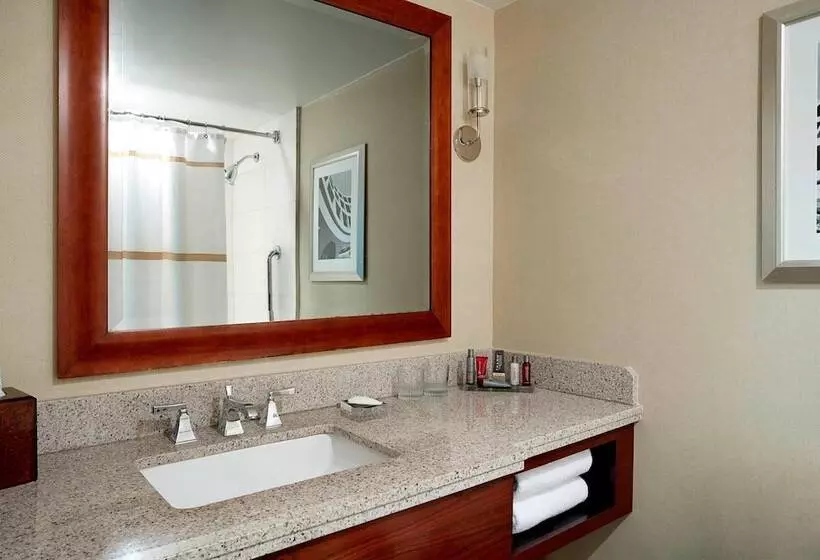 景色の見えるダブルベッドスタンダードルーム, Westchester Marriott