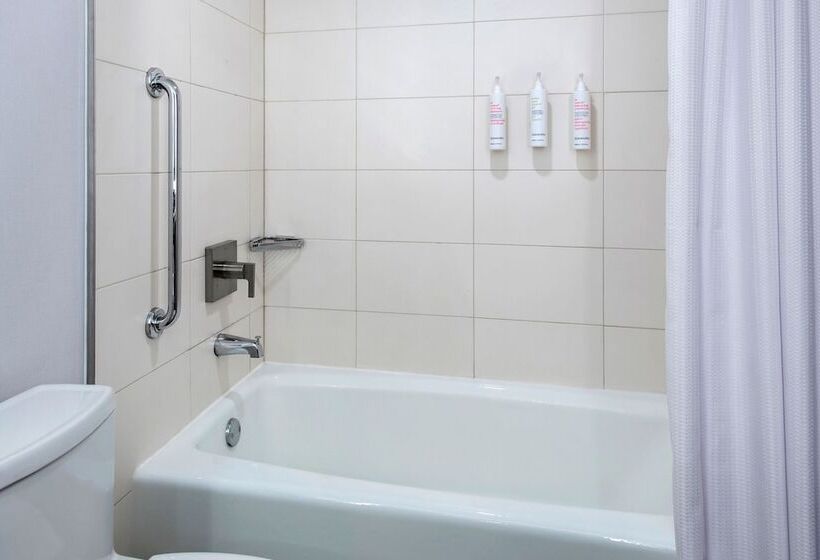 Номер Стандарт Двуспальная Кровать, Westchester Marriott