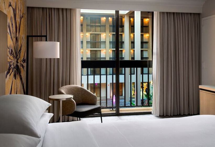 Номер Стандарт Двуспальная Кровать с Видом, Westchester Marriott