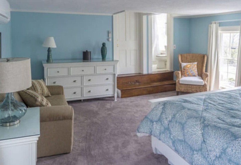 غرفة عائلية, Yankee Clipper Inn