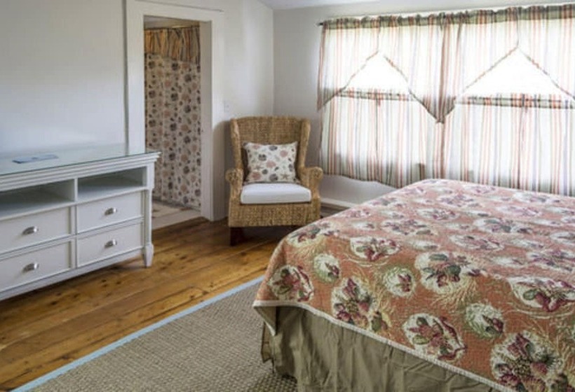 غرفة عائلية, Yankee Clipper Inn