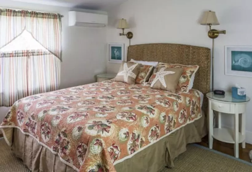 Perhehuone, Yankee Clipper Inn