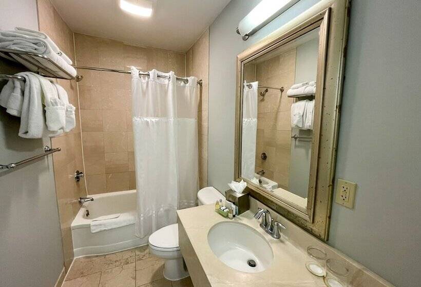 Полулюкс, Water's Edge Resort & Spa