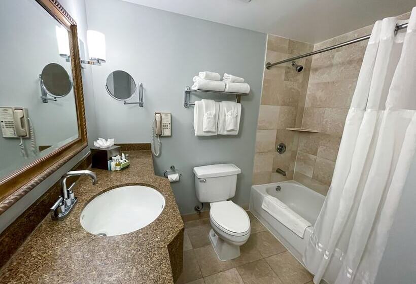 جناح, Water's Edge Resort & Spa