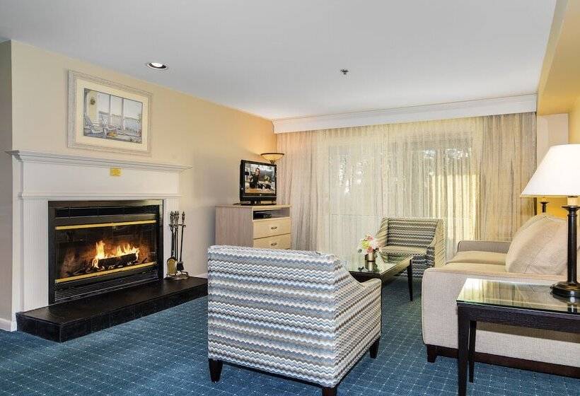 جناح, Water's Edge Resort & Spa