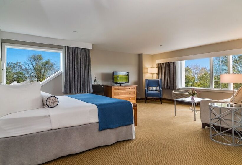 جناح, Water's Edge Resort & Spa