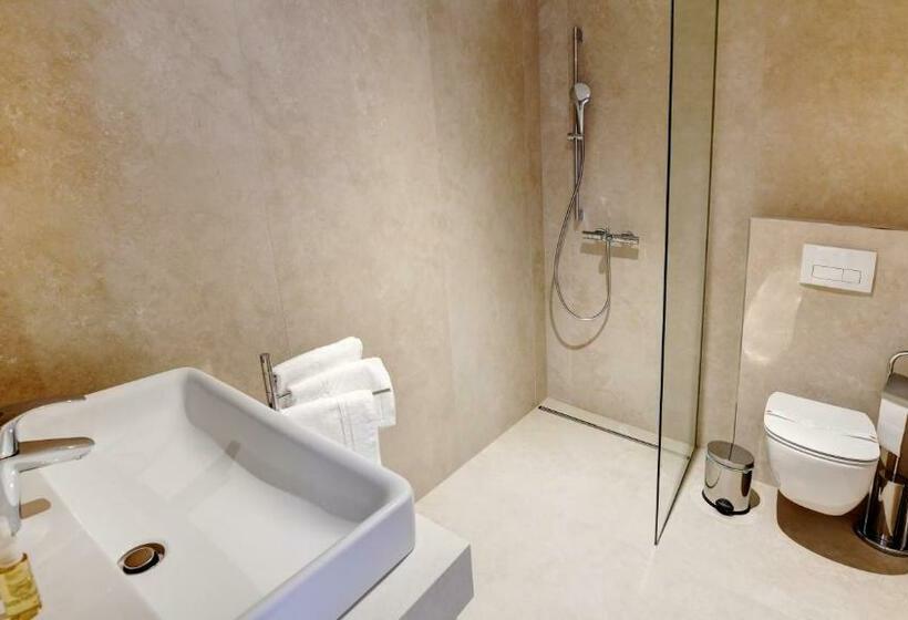 اتاق استاندارد با چشمانداز, Ajdovec