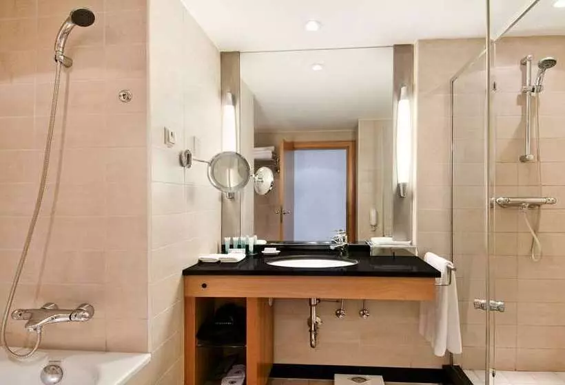اتاق استاندارد با چشم‌انداز دریا, Hilton Imperial Dubrovnik