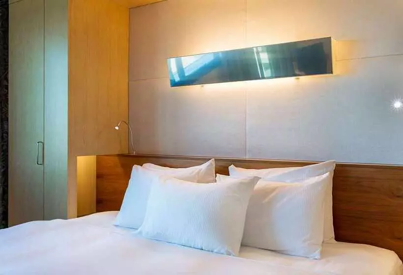 اتاق اجرایی با تخت بزرگ, Hilton Imperial Dubrovnik