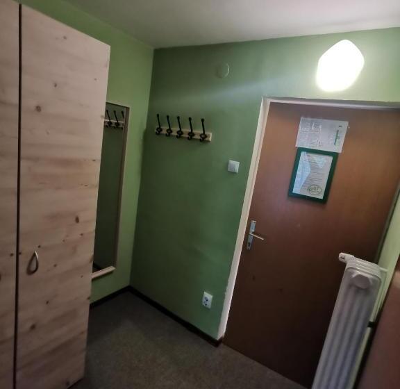 اتاق استاندارد چهار تخته, Hostel Pod Voglom