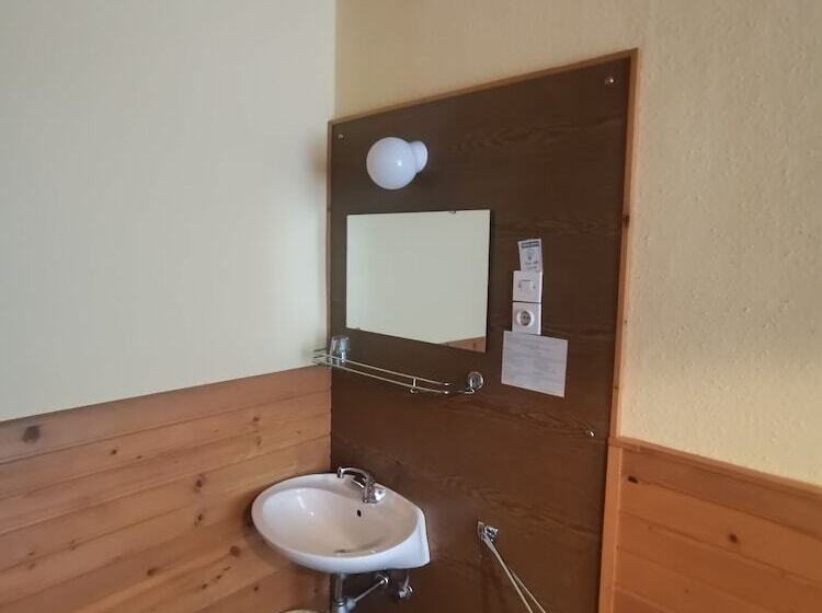 اتاق استاندارد با سرویس بهداشتی مشترک, Hostel Pod Voglom