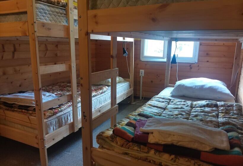 اتاق استاندارد سه تخته با سرویس بهداشتی مشترک, Hostel Pod Voglom