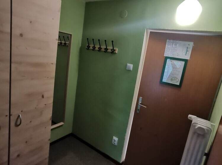 اتاق استاندارد چهار تخته, Hostel Pod Voglom