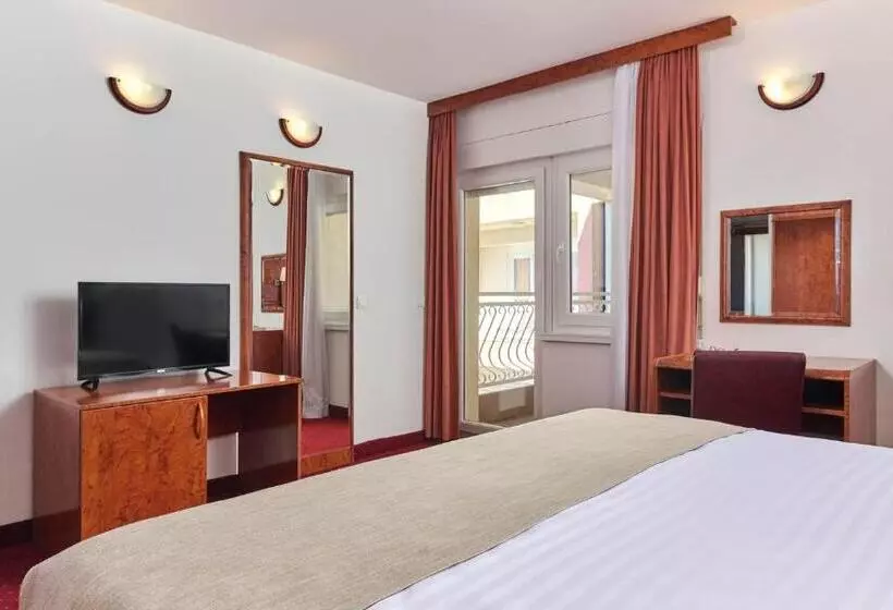 اتاق راحتی با چشم‌انداز دریا, Mediteran Hotel By Aminess