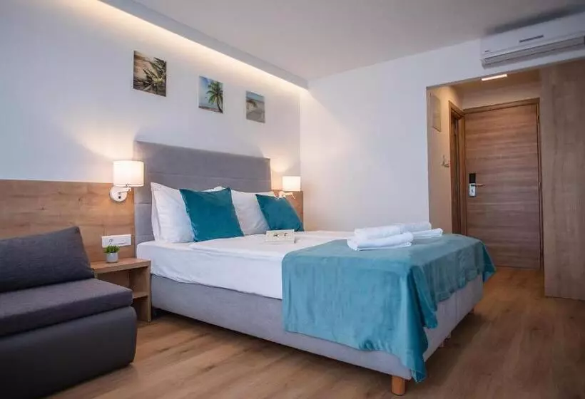 اتاق سوپریور با چشم‌انداز دریا و بالکن, Mediteran Hotel By Aminess
