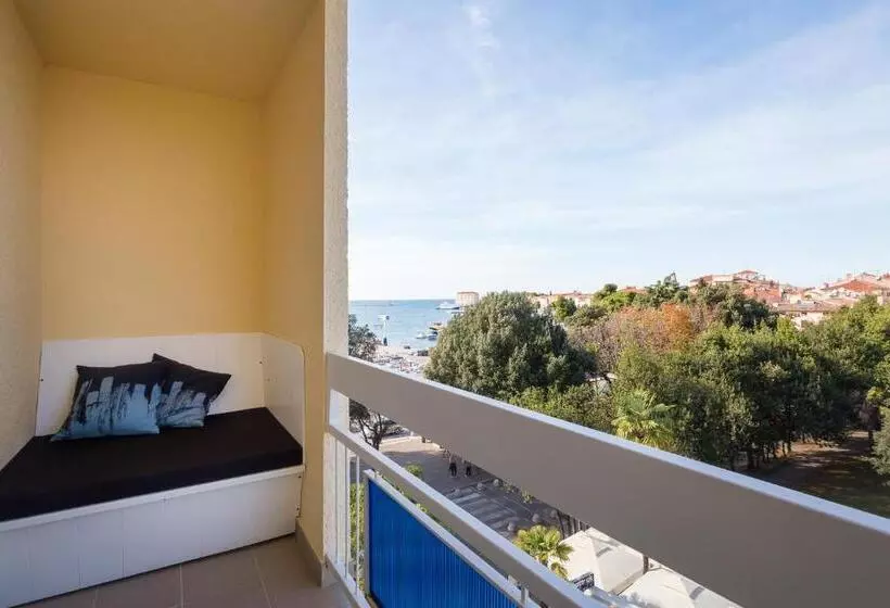 اتاق سوپریور با بالکن, Porec