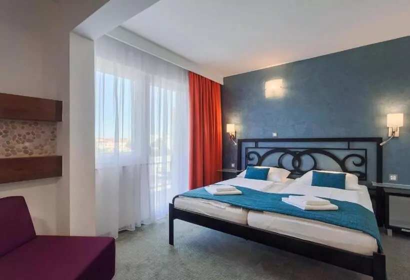 اتاق سوپریور با بالکن, Porec