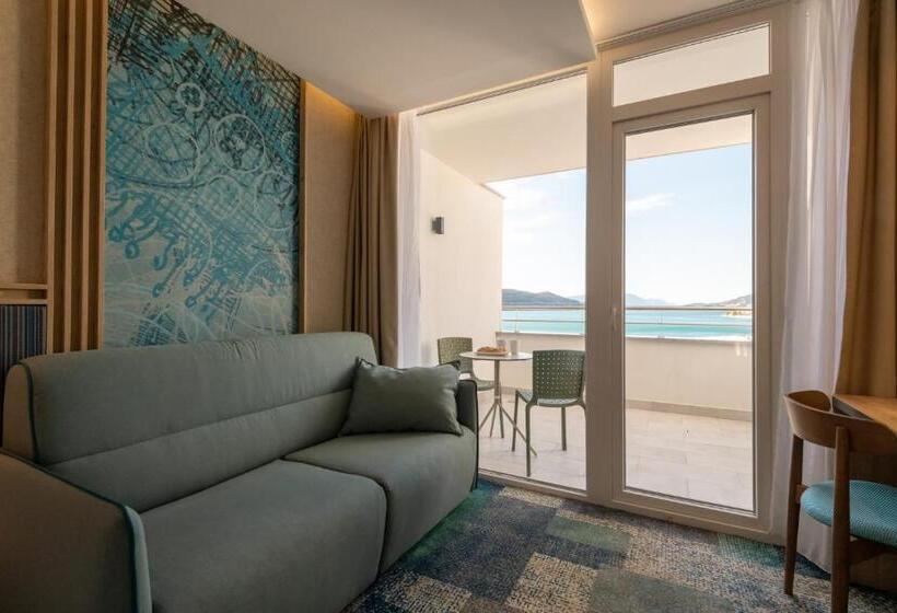 اتاق لوکس با بالکن و چشمانداز دریا, Sunce Neum