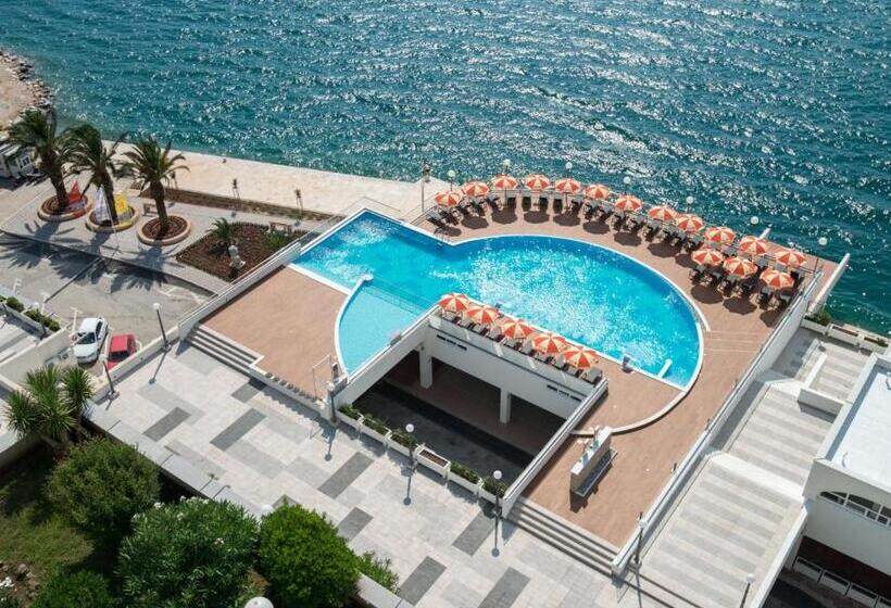 اتاق لوکس با بالکن و چشمانداز دریا, Sunce Neum