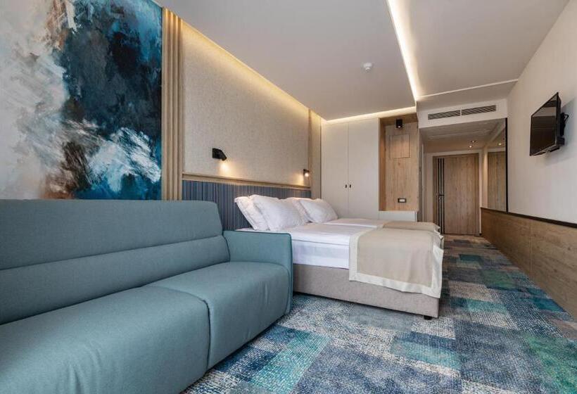 اتاق لوکس با بالکن و چشمانداز دریا, Sunce Neum