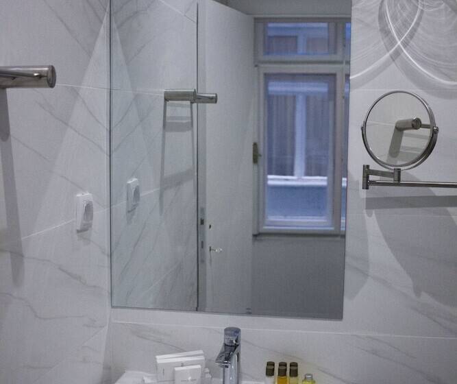 Chambre Triple Standard, Union