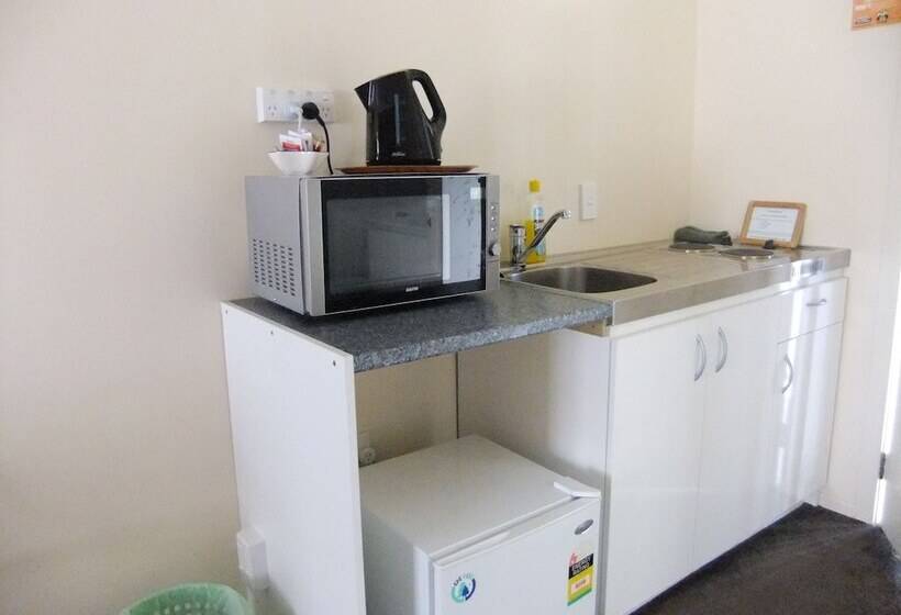 Студия Стандарт, Abbeycourt Motel