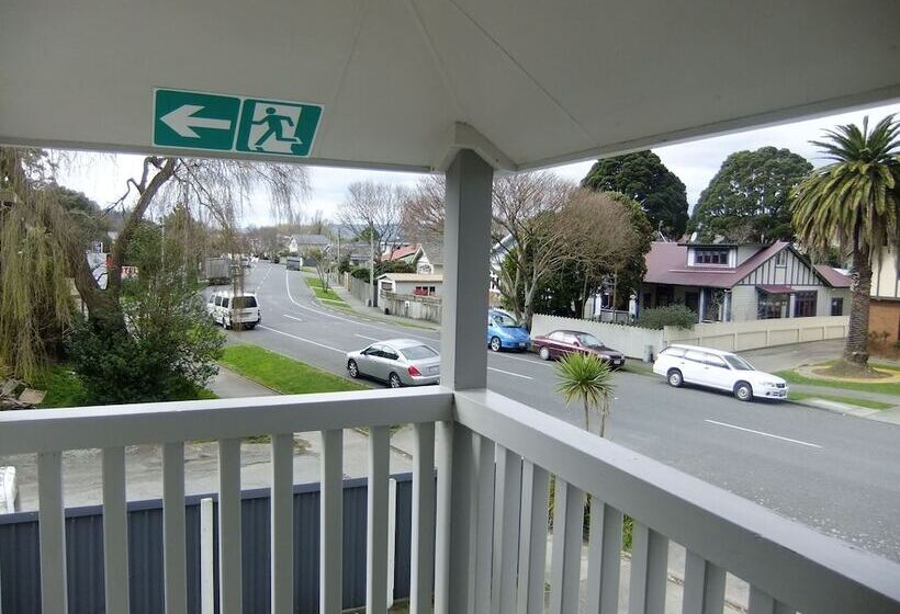 חדר אקונומי, Abbeycourt Motel