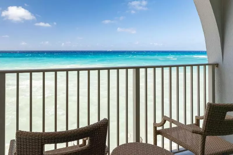 キングサイズベッドのスタンダードルーム, Grand Cayman Marriott Resort