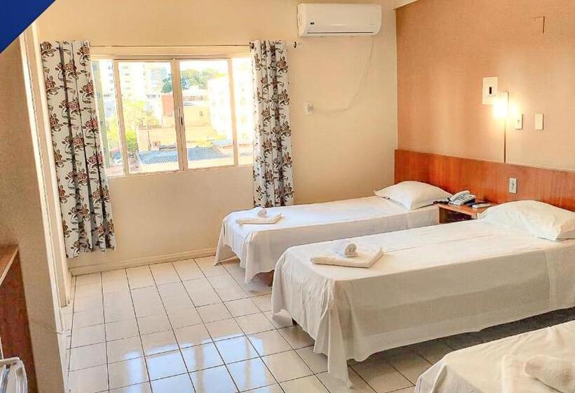 标准三人间, Ambassador