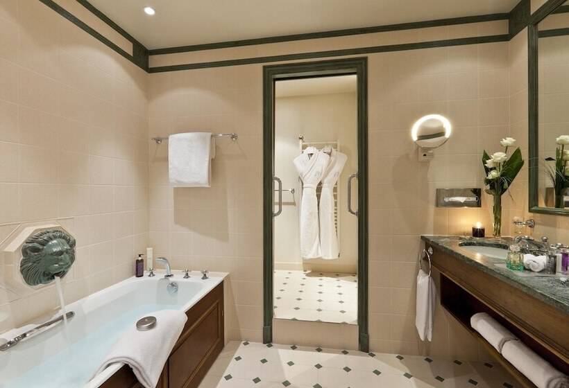 Номер Deluxe с Балконом, Barriere Le Royal Deauville
