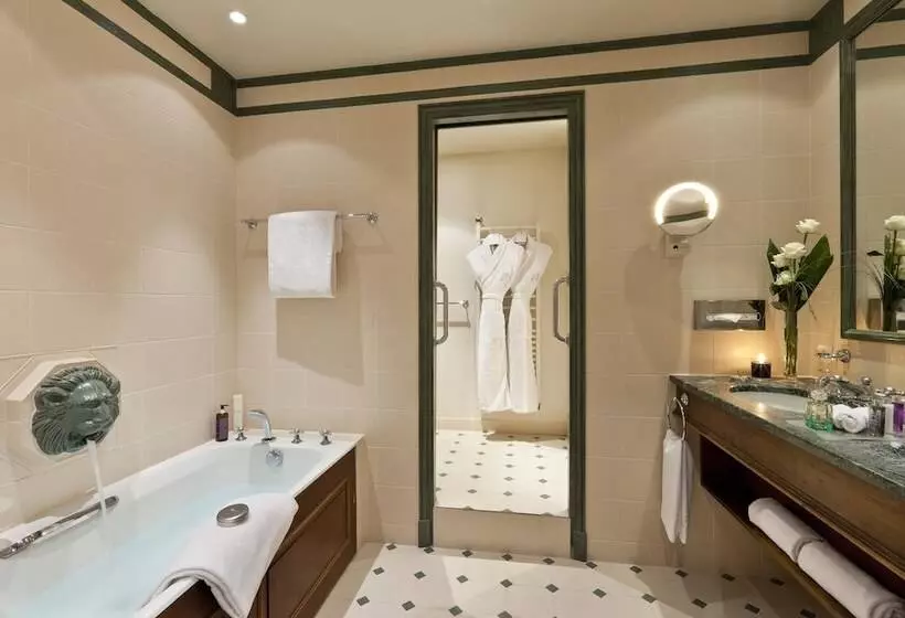 اتاق لوکس با چشمانداز دریا, Barriere Le Royal Deauville