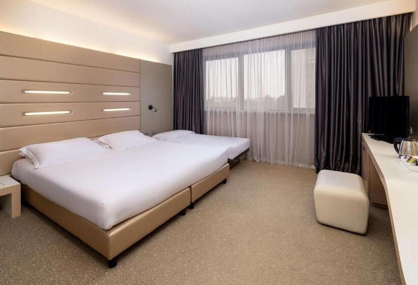 اتاق استاندارد سه نفره, Best Western Plus Tower Hotel Bologna