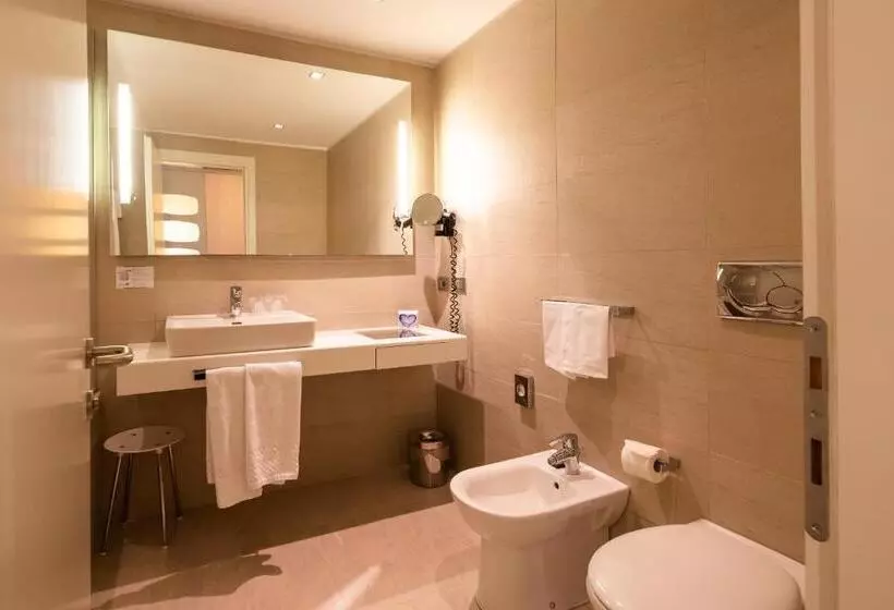 اتاق استاندارد چهار تخته, Best Western Plus Tower Hotel Bologna