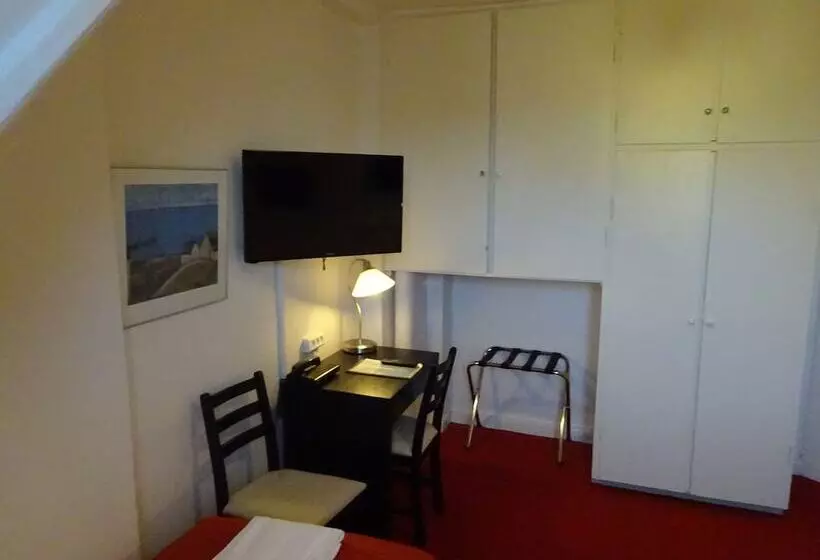 اتاق اکونومی با حمام مشترک, City Hotel Nebo