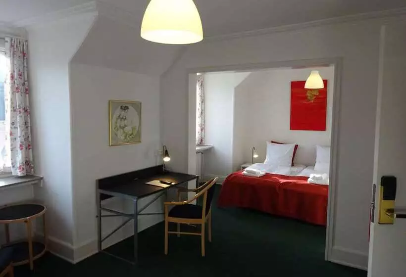 اتاق چهار تخته با دستشویی مشترک, City Hotel Nebo