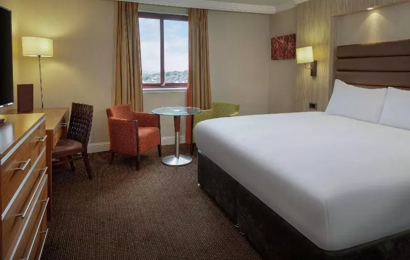 キングサイズベッドのスタンダードルーム, Glasgow Westerwood Spa & Golf Resort