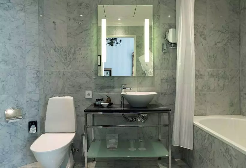 سوییت جونیور, Elite Hotel Mollberg