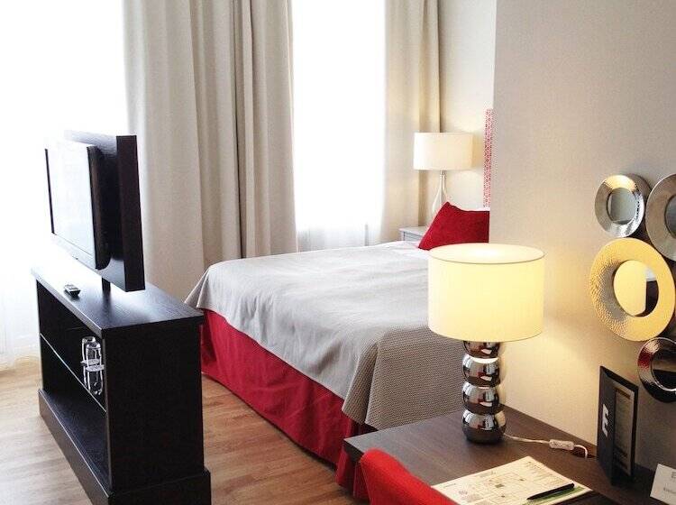 سوییت جونیور, Elite Hotel Mollberg