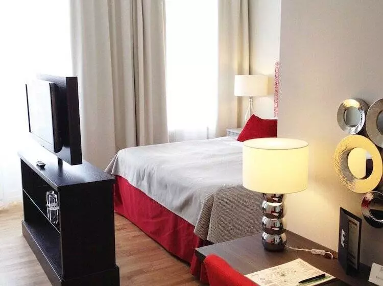 سوییت جونیور, Elite Hotel Mollberg