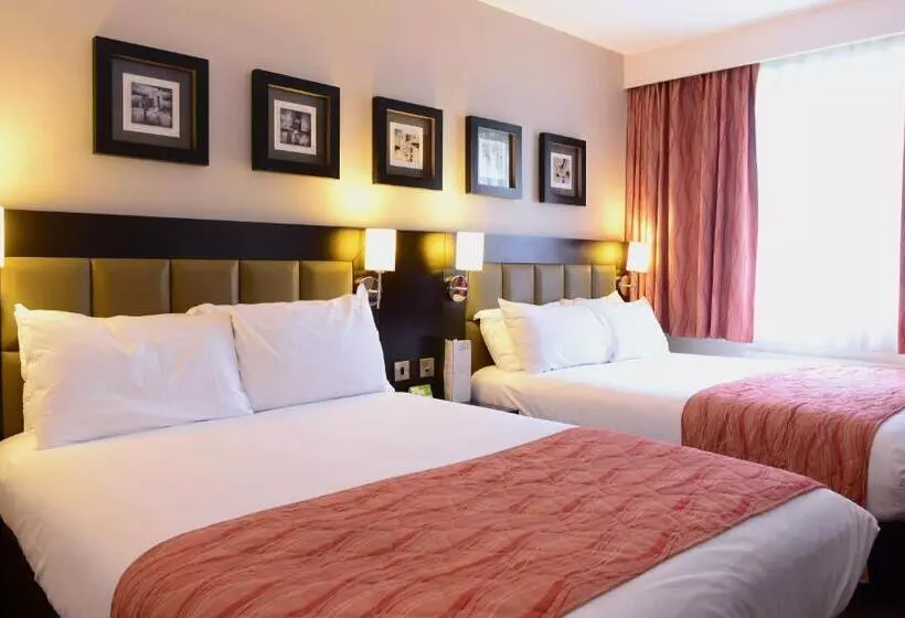 ２ダブルベッドのスタンダードルーム, Holiday Inn Telford Ironbridge, An Ihg
