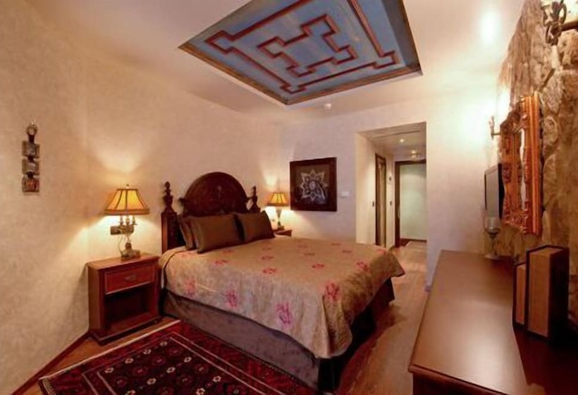 חדר משפחתי, Kassaros