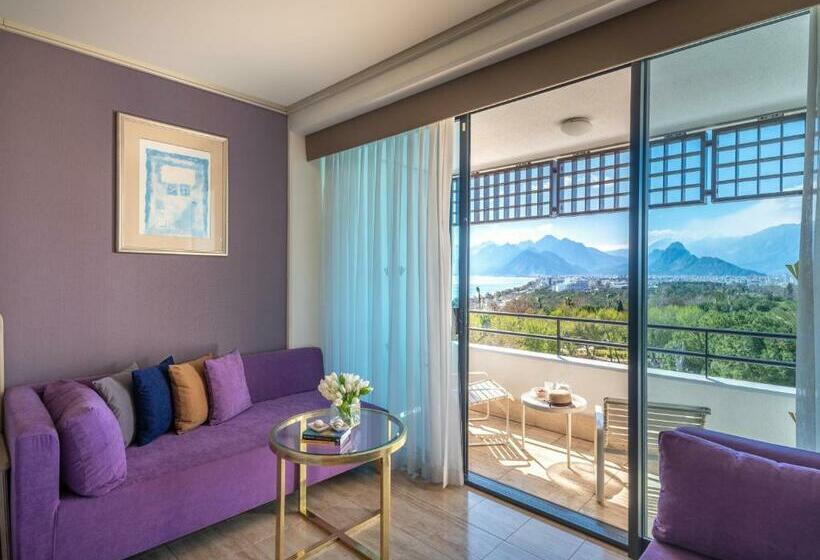 اتاق راحتی با چشمانداز دریا, Rixos Downtown Antalya, The Land of Legends Access