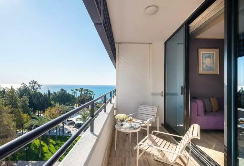 اتاق راحتی با چشمانداز دریا, Rixos Downtown Antalya, The Land of Legends Access