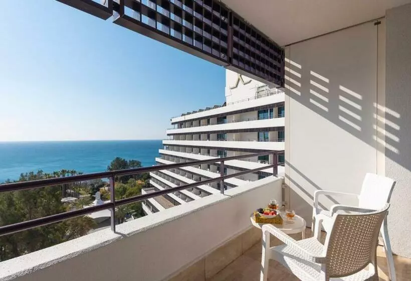 اتاق لوکس با تخت بزرگ, Rixos Downtown Antalya, The Land of Legends Access