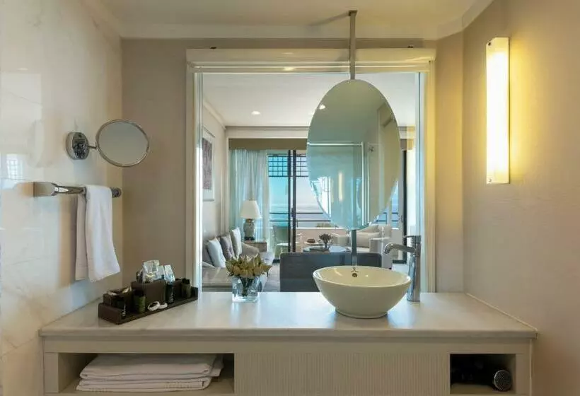 اتاق لوکس با تخت بزرگ, Rixos Downtown Antalya, The Land of Legends Access