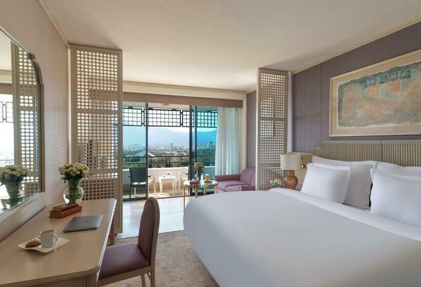اتاق لوکس با تخت بزرگ, Rixos Downtown Antalya, The Land of Legends Access