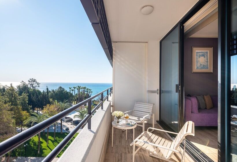 اتاق راحتی با چشمانداز دریا, Rixos Downtown Antalya, The Land of Legends Access